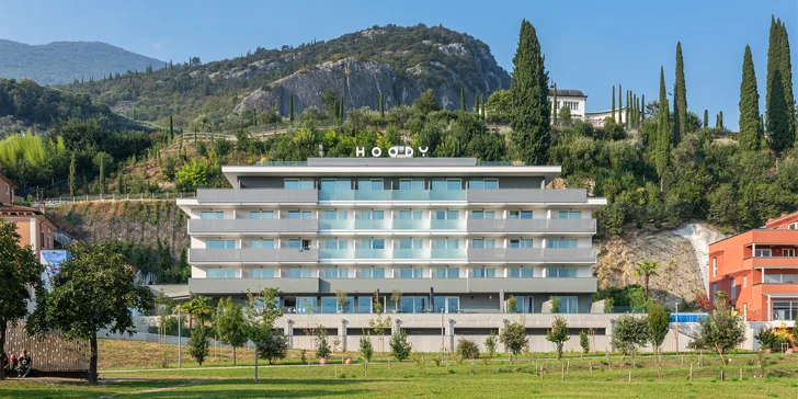 Dovolená v Itálii: hotel kousek od Lago di Garda, střešní wellness i snídaně