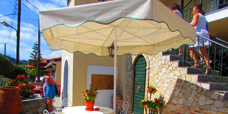 Letecký zájezd na Zakynthos: penzion Christina 100 m od pláže, možnost snídaní i bazénu