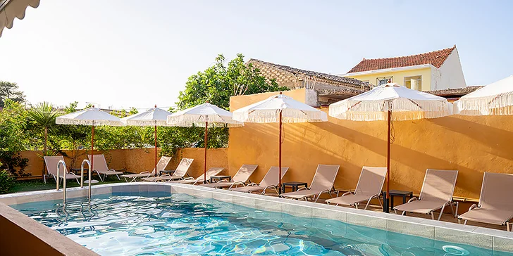 Letecký zájezd na Zakynthos: aparthotel 80 metrů od pláže, bazén, polopenze
