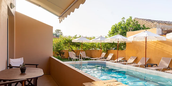 Letecký zájezd na Zakynthos: aparthotel 80 metrů od pláže, bazén, polopenze