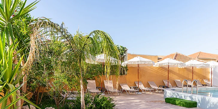 Letecký zájezd na Zakynthos: aparthotel 80 metrů od pláže, bazén, polopenze
