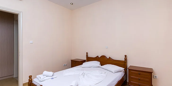 Letecký zájezd na Zakynthos: aparthotel 80 metrů od pláže, bazén, polopenze