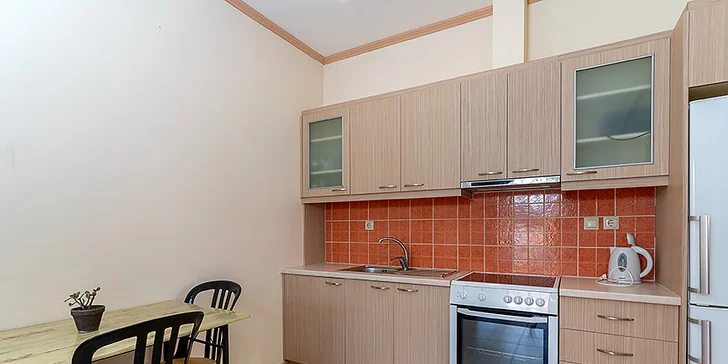 Letecký zájezd na Zakynthos: aparthotel 80 metrů od pláže, bazén, polopenze