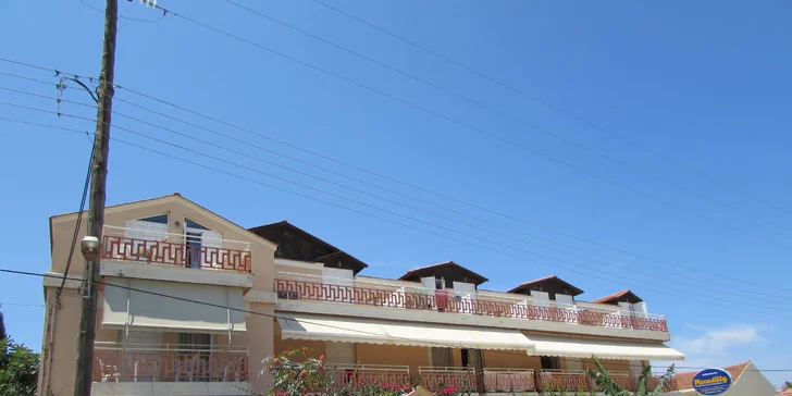 Letecký zájezd na Zakynthos: aparthotel 80 metrů od pláže, bazén, polopenze