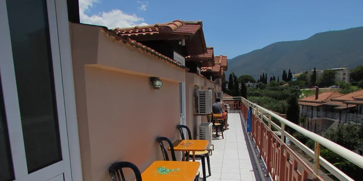 Letecký zájezd na Zakynthos: aparthotel 80 metrů od pláže, bazén, polopenze