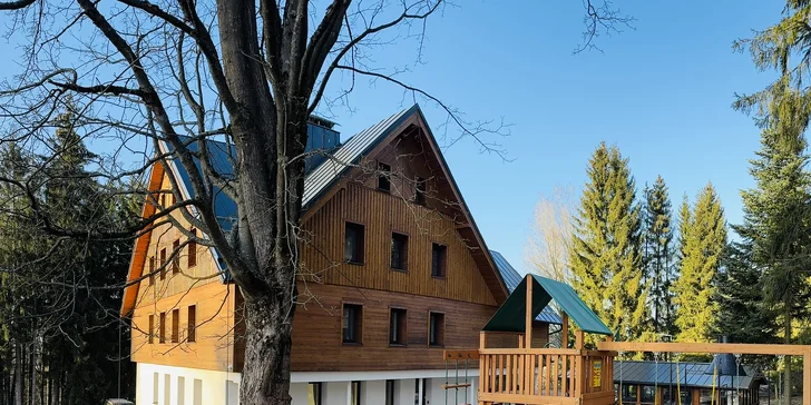 Zbrusu nové apartmány v Jizerských horách: pobyt bez stravy i se snídaní a privátní vířivkou či saunou