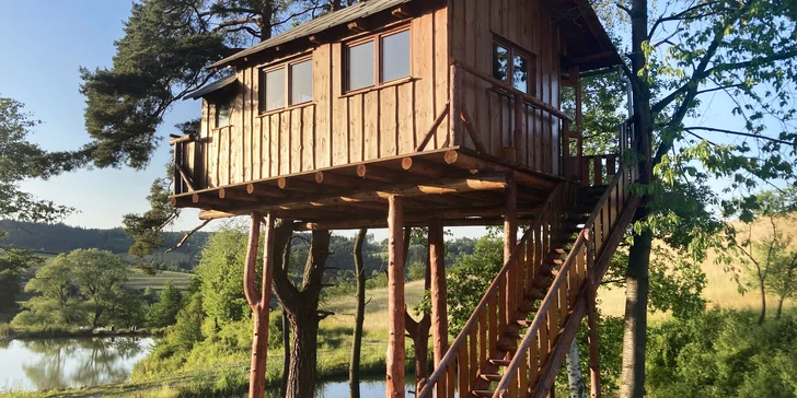 Relax v přírodě: pobyt ve stromovém domě na Moravě pro pár i rodinu