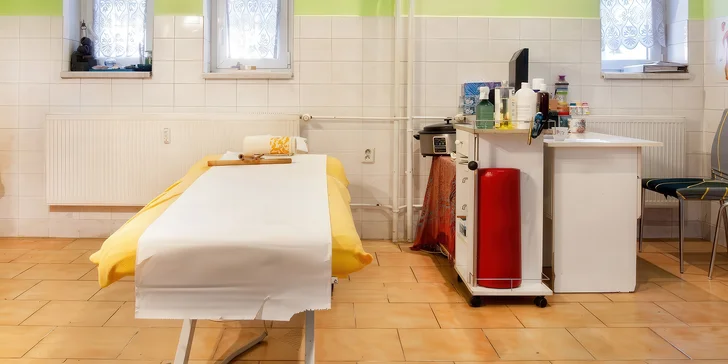 Masáž dle výběru na 30-45 minut: lávové kameny, baňkování, manuální liftin i gua-sha