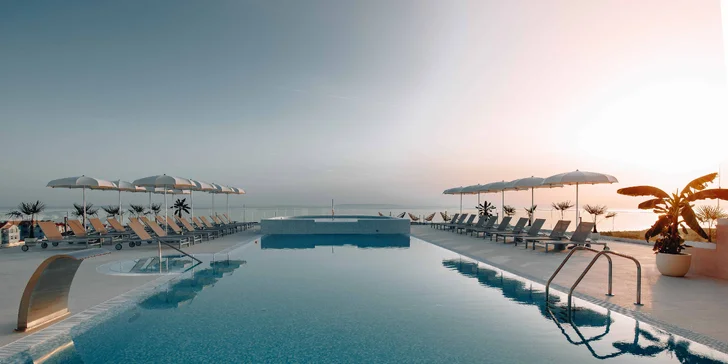 Moderní hotel na chorvatském ostrově Pag se snídaní či polopenzí a wellness