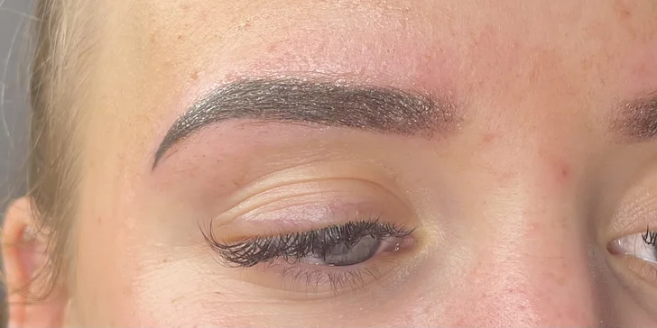 Permanentní make-up: oční linky, kouřové stíny, obočí i kontury rtů či plné rty
