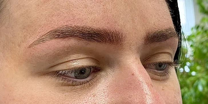 Permanentní make-up: oční linky, kouřové stíny, obočí i kontury rtů či plné rty