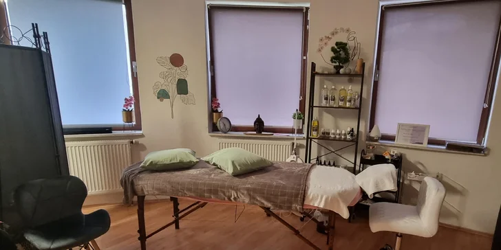 Masáže dle výběru: záda a šíje, nohy či ruce nebo 1,5 h aromaterapeutické masáže