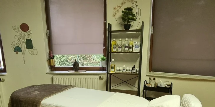 Masáže dle výběru: záda a šíje, nohy či ruce nebo 1,5 h aromaterapeutické masáže