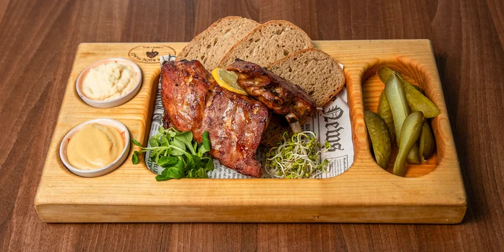 Pečená vepřová BBQ žebírka a rozpečený chleba: 500 nebo 1 000 g