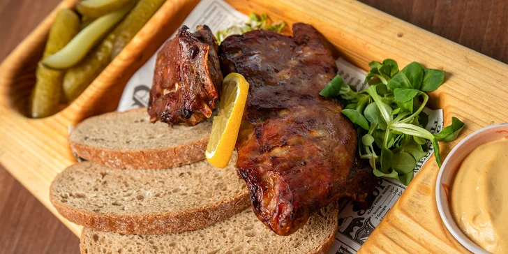 Pečená vepřová BBQ žebírka a rozpečený chleba: 500 nebo 1 000 g