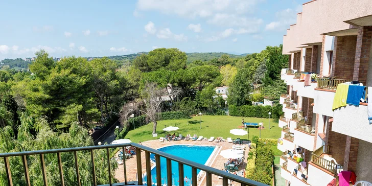 Lloret de Mar nedaleko Barcelony: apartmány v dosahu pláže, bazén i hřiště