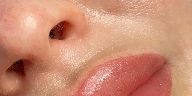 Permanentní make-up: oční linky, obočí pudrovou metodou i výplň rtů