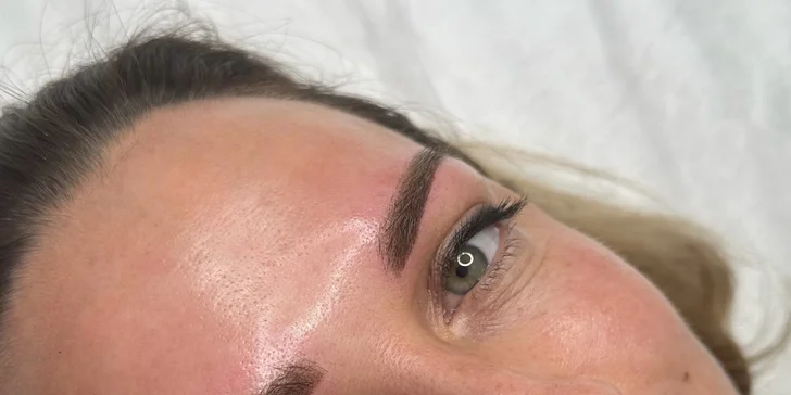 Permanentní make-up: oční linky, obočí pudrovou metodou i výplň rtů