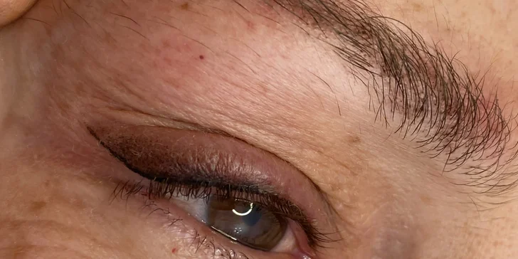 Permanentní make-up: oční linky, obočí pudrovou metodou i výplň rtů
