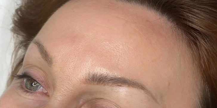 Permanentní make-up: oční linky, obočí pudrovou metodou i výplň rtů
