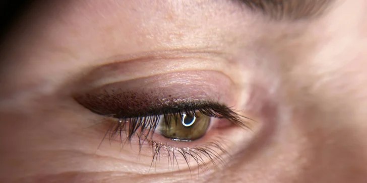 Permanentní make-up: oční linky, obočí pudrovou metodou i výplň rtů