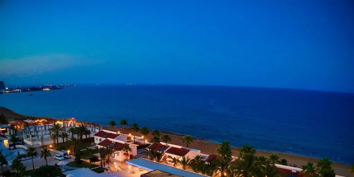 Letecky na Severní Kypr: hotel Long Beach Resort**** s all inclusive a bazénem přímo u pláže
