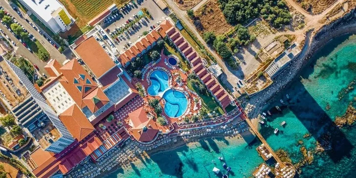 Kypr letecky: 5* Salamis Bay Conti Resort, ultra all inclusive, wellness, fitness i dětský klub ČEDOG