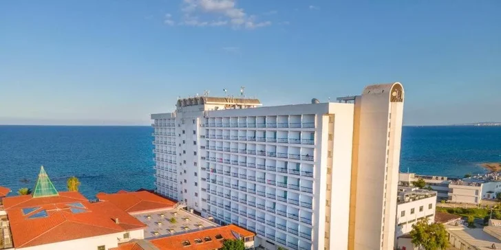 Kypr letecky: 5* Salamis Bay Conti Resort, ultra all inclusive, wellness, fitness i dětský klub ČEDOG