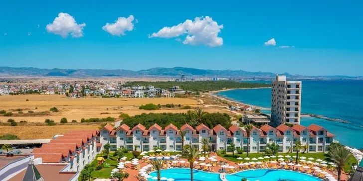 Kypr letecky: 5* Salamis Bay Conti Resort, ultra all inclusive, wellness, fitness i dětský klub ČEDOG