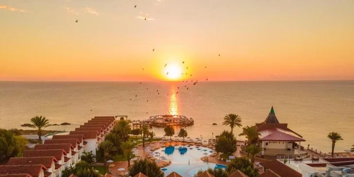 Kypr letecky: 5* Salamis Bay Conti Resort, ultra all inclusive, wellness, fitness i dětský klub ČEDOG