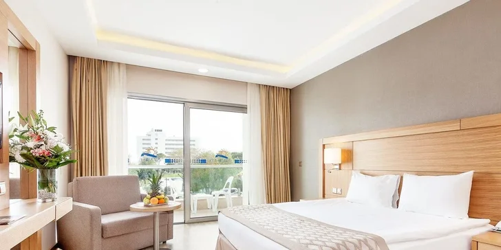 Kypr letecky: 5* Salamis Bay Conti Resort, ultra all inclusive, wellness, fitness i dětský klub ČEDOG
