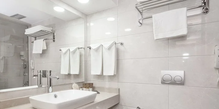 Kypr letecky: 5* Salamis Bay Conti Resort, ultra all inclusive, wellness, fitness i dětský klub ČEDOG