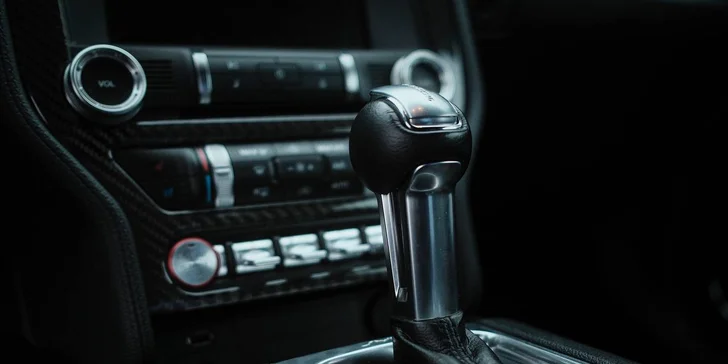 Zapůjčení Fordu Mustang, Mercedesu C63 AMG či BMW M4 na 24hod nebo celý víkend