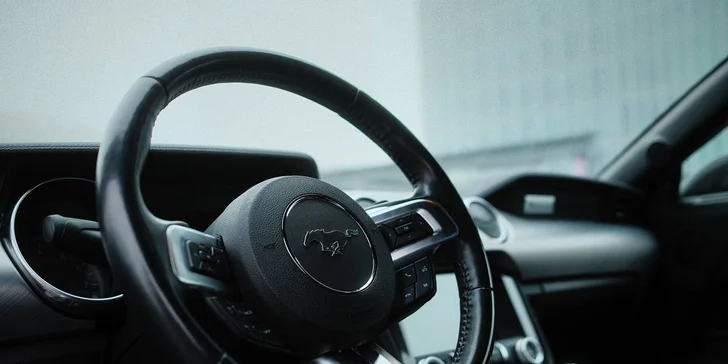 Zapůjčení Fordu Mustang, Mercedesu C63 AMG či BMW M4 na 24hod nebo celý víkend
