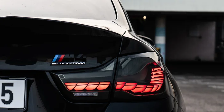 Zapůjčení Fordu Mustang, Mercedesu C63 AMG či BMW M4 na 24hod nebo celý víkend