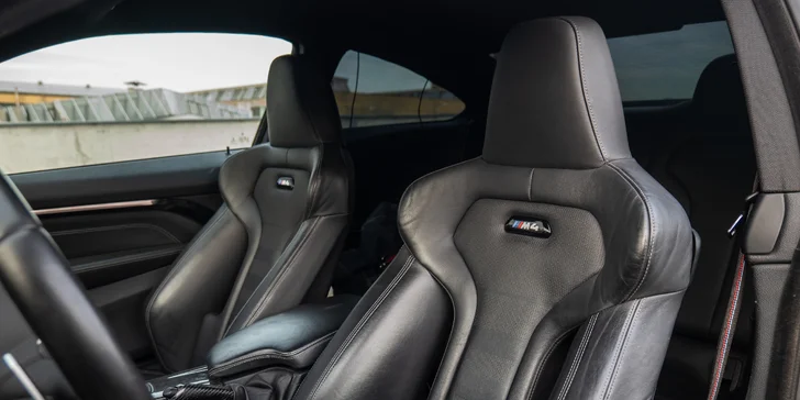 Zapůjčení Fordu Mustang, Mercedesu C63 AMG či BMW M4 na 24hod nebo celý víkend
