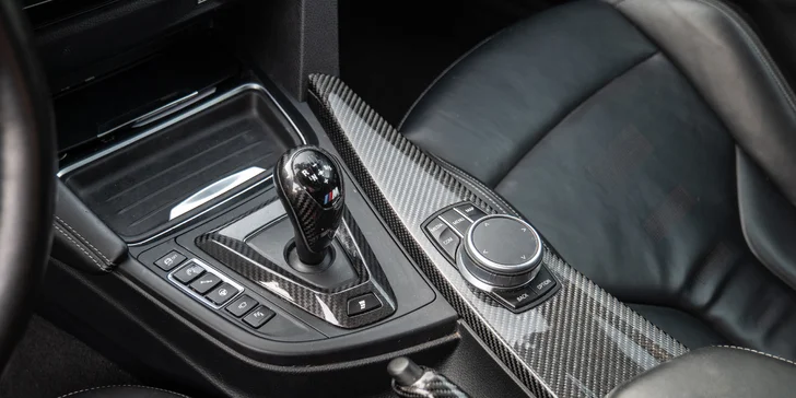 Zapůjčení Fordu Mustang, Mercedesu C63 AMG či BMW M4 na 24hod nebo celý víkend