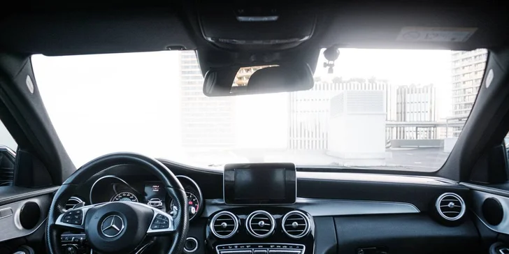 Zapůjčení Fordu Mustang, Mercedesu C63 AMG či BMW M4 na 24hod nebo celý víkend
