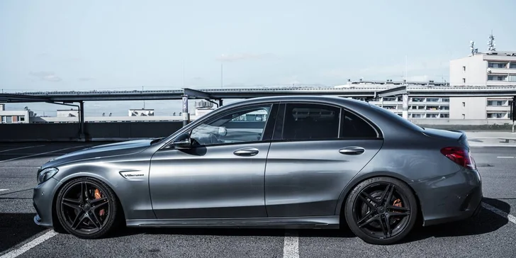 Zapůjčení Fordu Mustang, Mercedesu C63 AMG či BMW M4 na 24hod nebo celý víkend