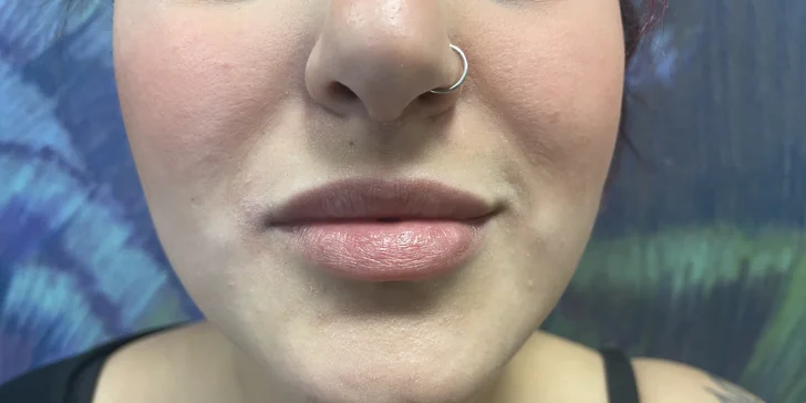 Permanentní make-up: oční linky, kouřové stíny, obočí i kontury rtů či plné rty