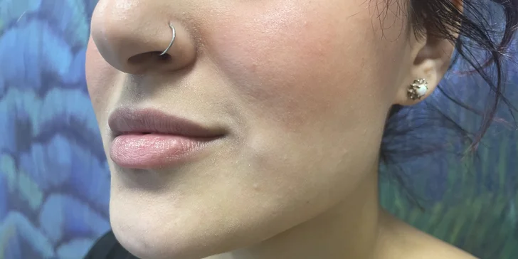 Permanentní make-up: oční linky, kouřové stíny, obočí i kontury rtů či plné rty