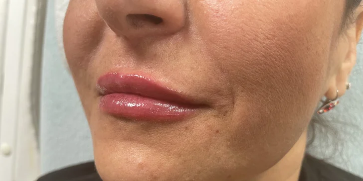 Permanentní make-up: oční linky, kouřové stíny, obočí i kontury rtů či plné rty