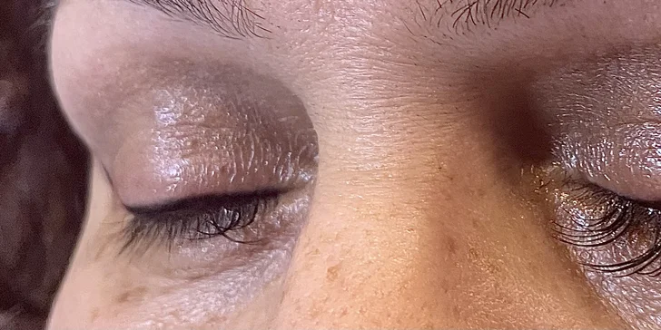 Permanentní make-up: oční linky, kouřové stíny, obočí i kontury rtů či plné rty