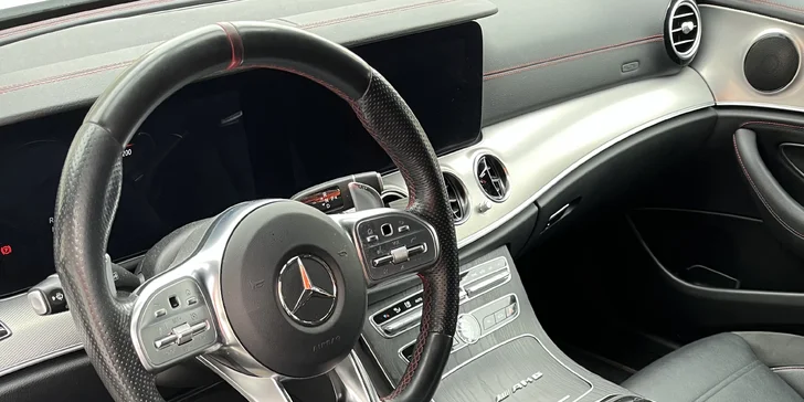 Detailní čištění interiéru i exteriéru vozu včetně ochrany laku keramickým sealantem