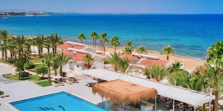 Letecky na Severní Kypr: hotel Long Beach Resort**** s all inclusive a bazénem přímo u pláže
