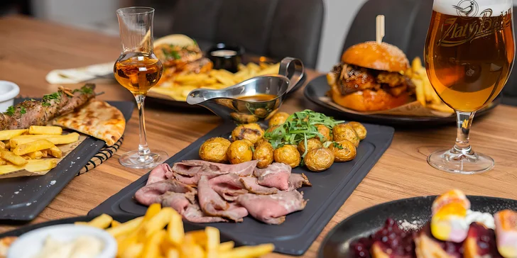 Voucher do restaurace v třebíčském Černém domě: česká, americká a řecká kuchyně