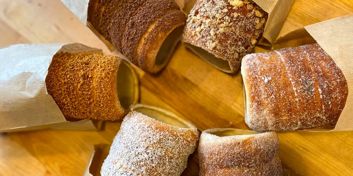 1 nebo 2 trdelníky s příchutí dle výběru, s možností horkého nápoje nebo latte