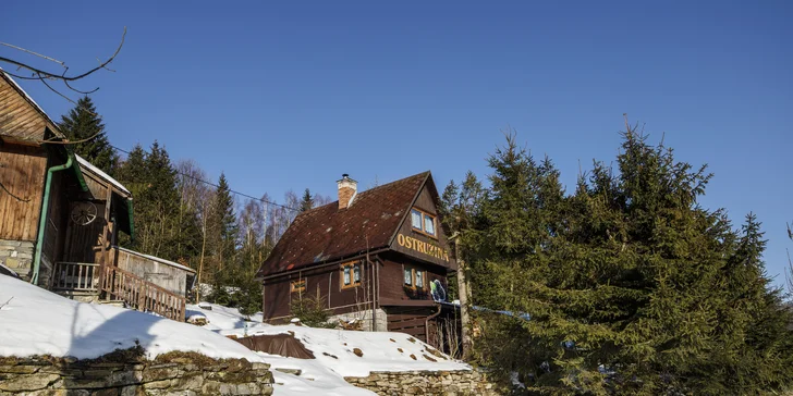 Krásná chata v Jeseníkách s horkým sudem i saunami a zahradou až pro 8 osob