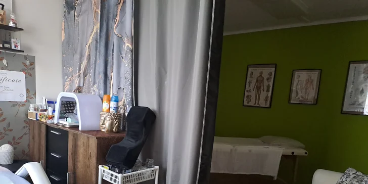 Masáž obličeje, karboxyterapie vč. mezoterapie i relaxační kosmetický balíček vč. laminace řas a obočí