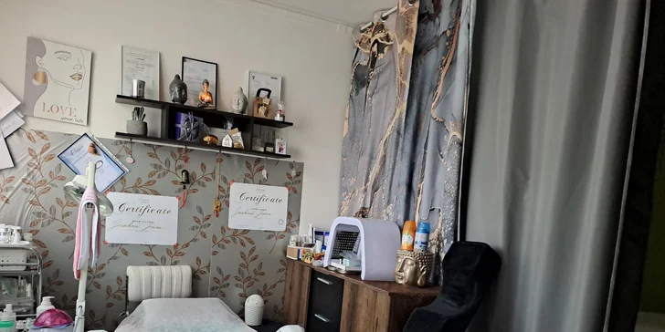 Masáž obličeje, karboxyterapie vč. mezoterapie i relaxační kosmetický balíček vč. laminace řas a obočí